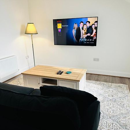 Barnet House Serviced Apartments 邓弗姆林 外观 照片