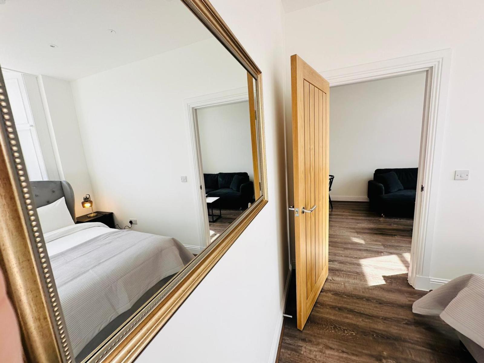 Barnet House Serviced Apartments 邓弗姆林 外观 照片