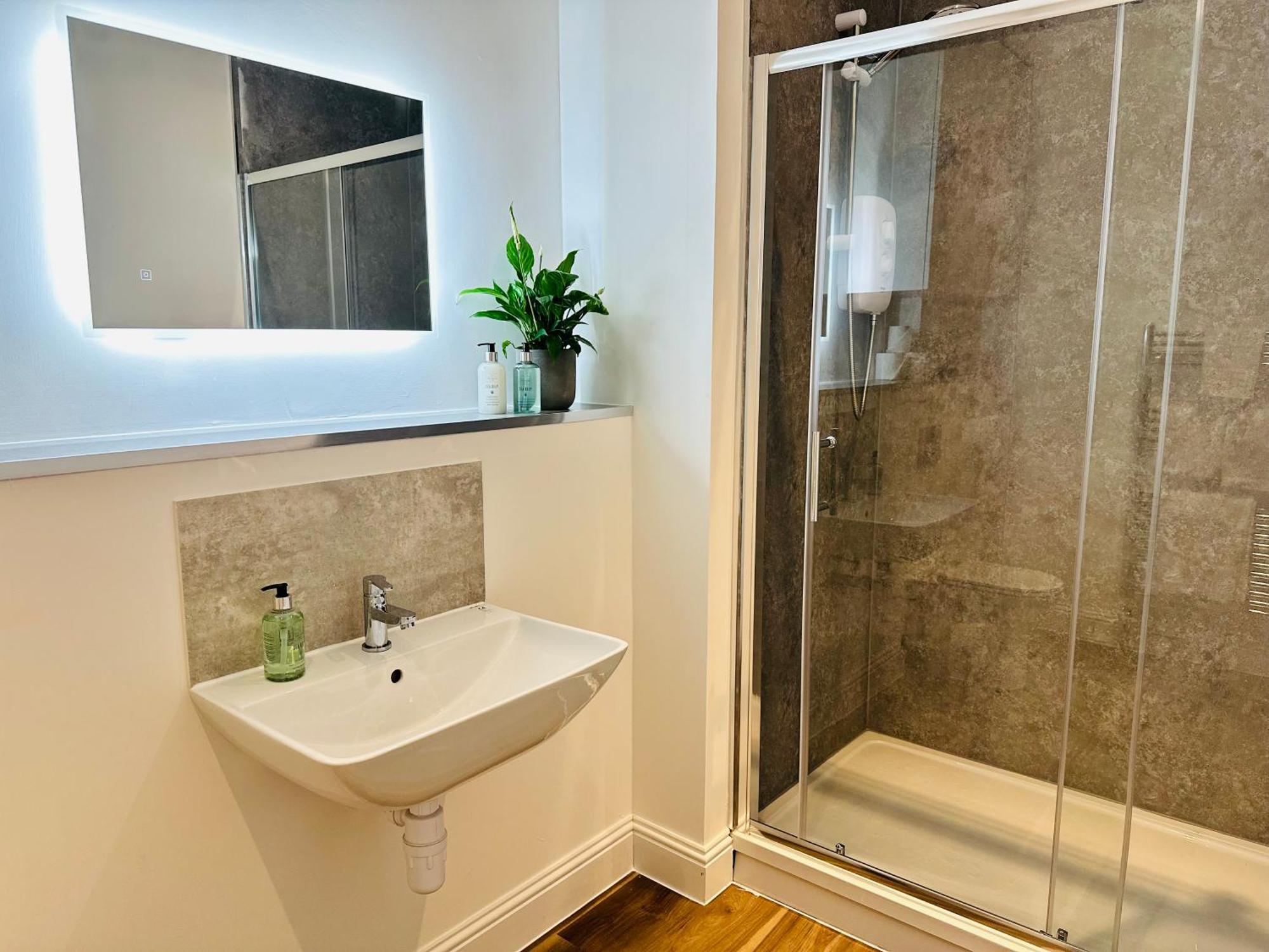 Barnet House Serviced Apartments 邓弗姆林 外观 照片