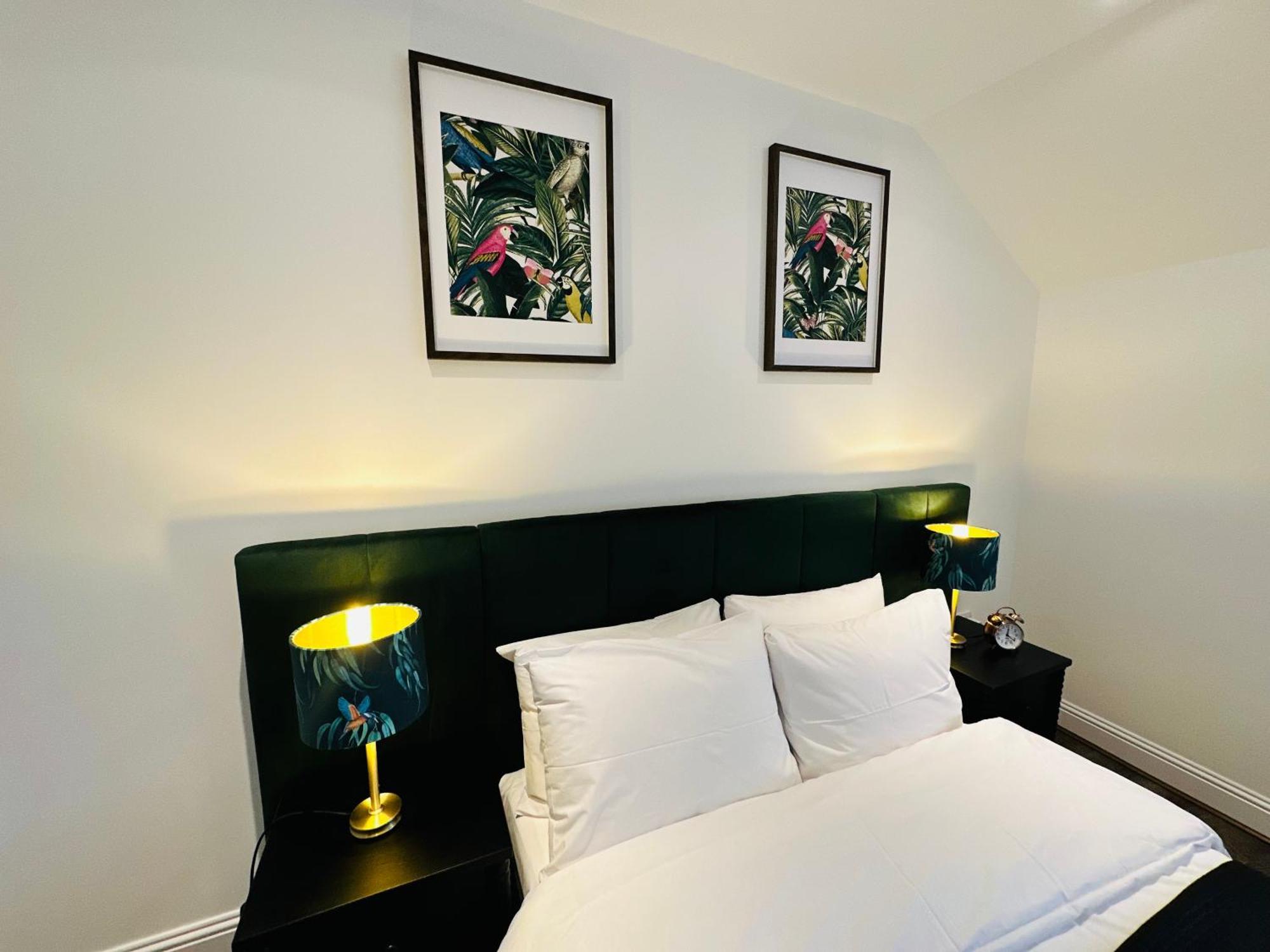 Barnet House Serviced Apartments 邓弗姆林 外观 照片