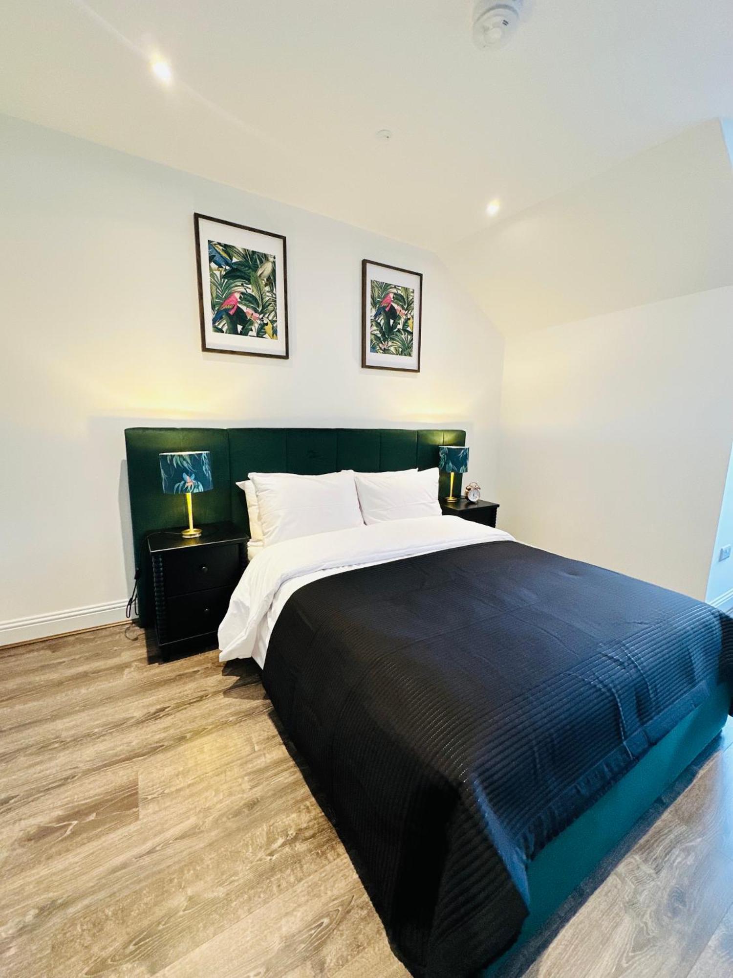 Barnet House Serviced Apartments 邓弗姆林 外观 照片