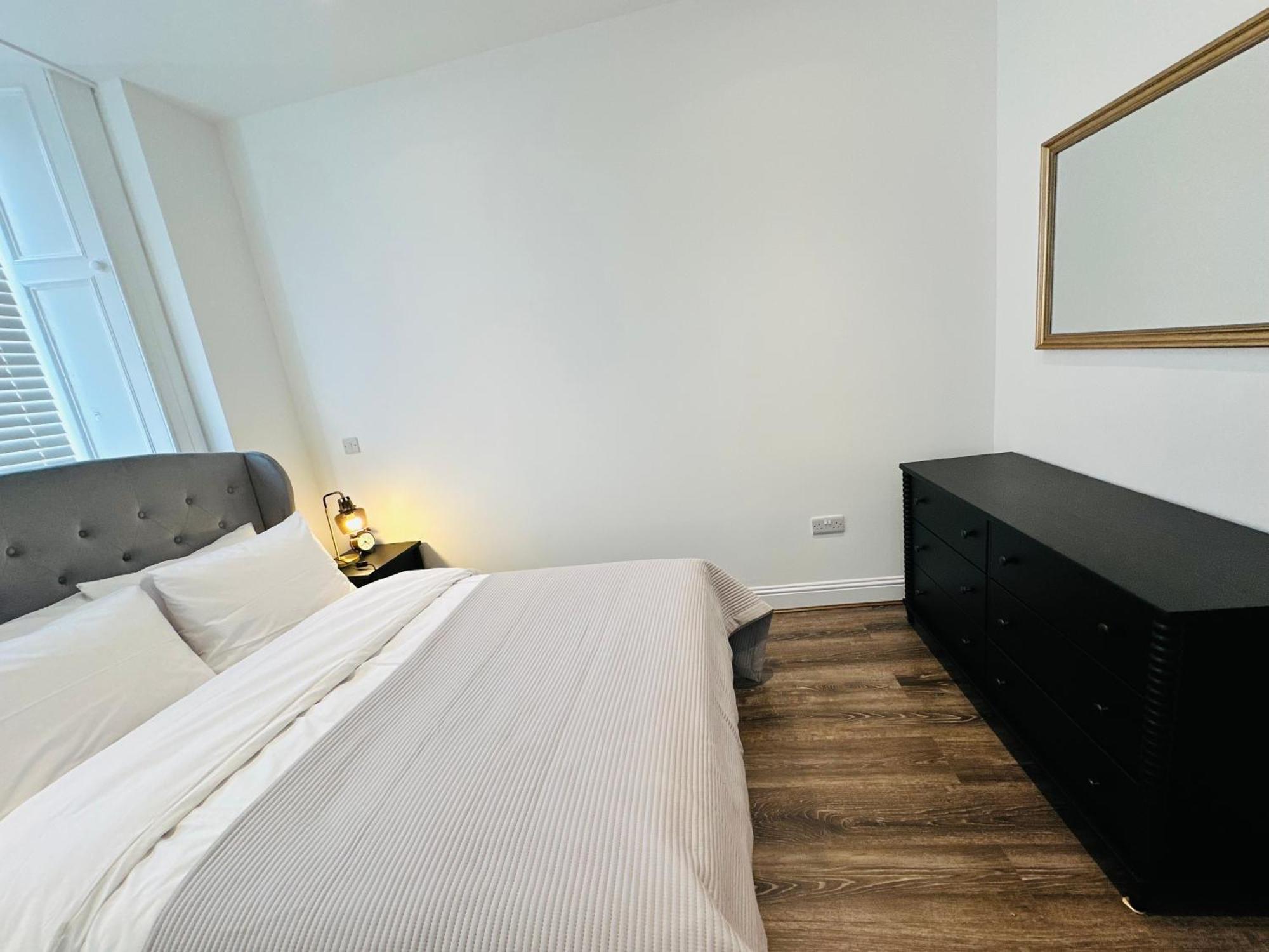 Barnet House Serviced Apartments 邓弗姆林 外观 照片