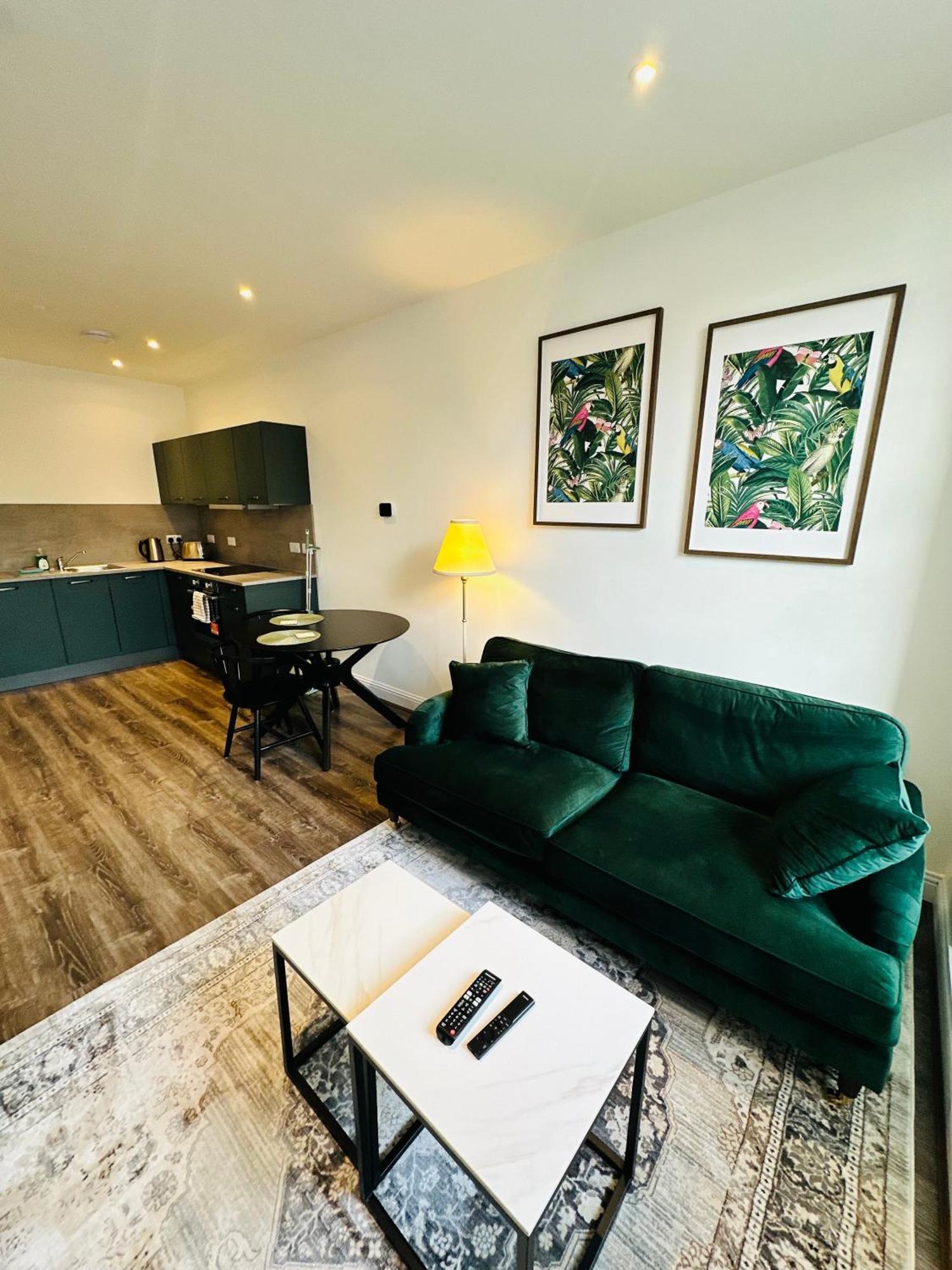 Barnet House Serviced Apartments 邓弗姆林 外观 照片