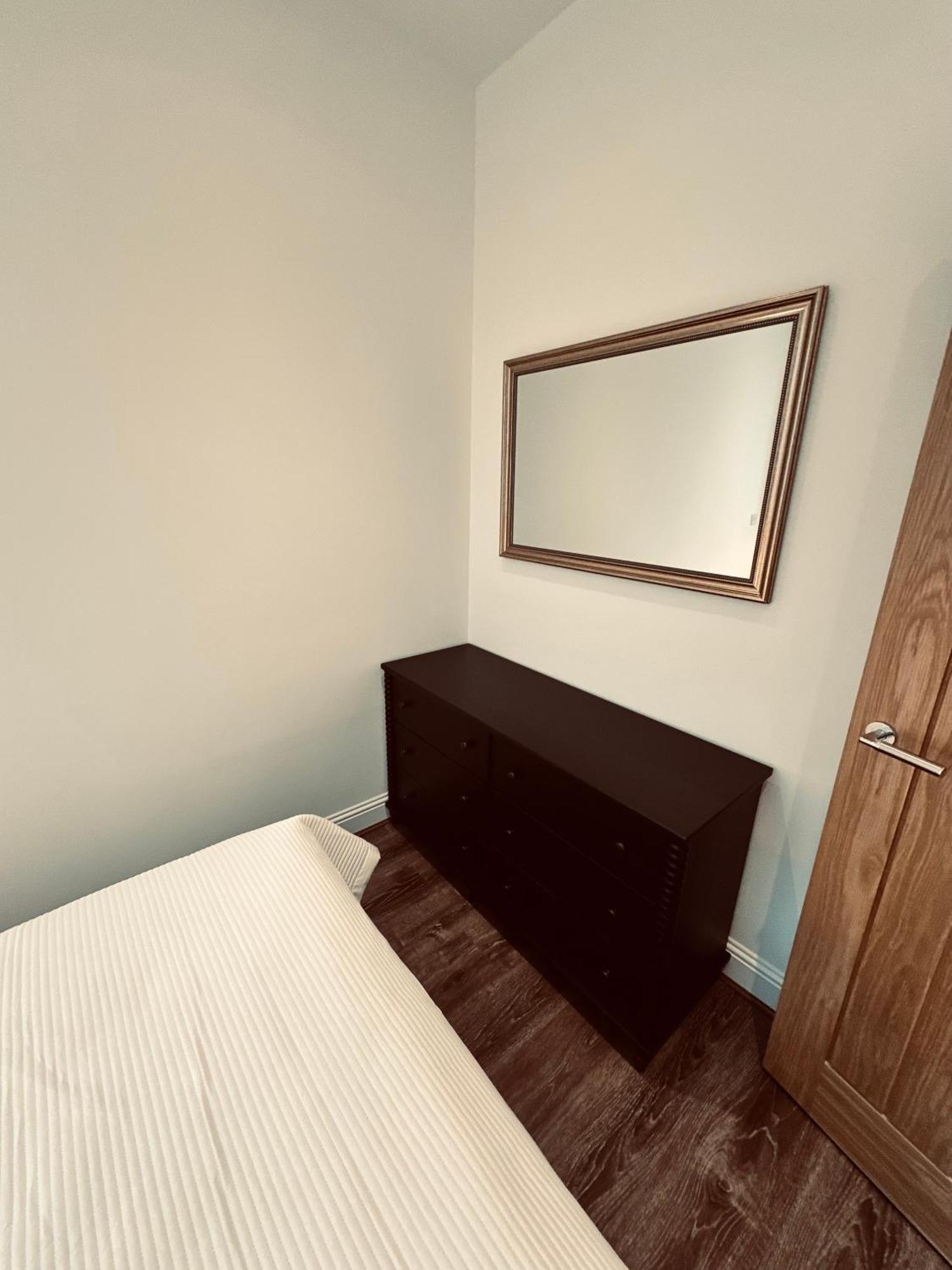 Barnet House Serviced Apartments 邓弗姆林 外观 照片
