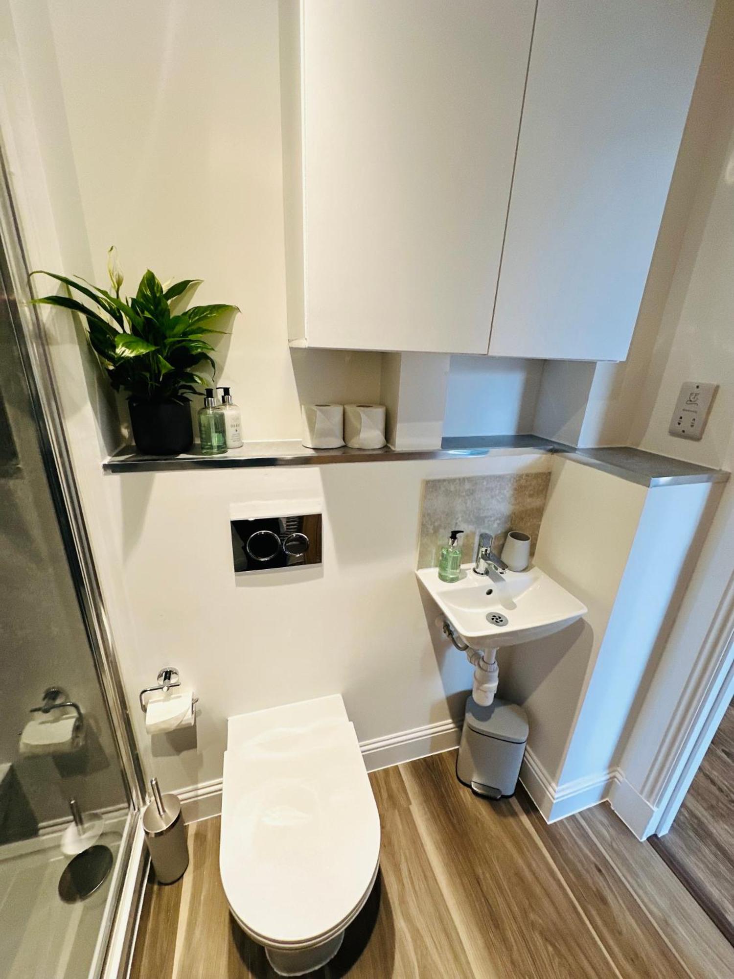 Barnet House Serviced Apartments 邓弗姆林 外观 照片