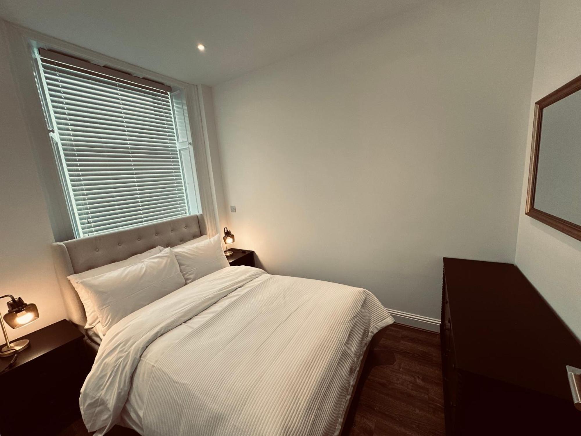 Barnet House Serviced Apartments 邓弗姆林 外观 照片