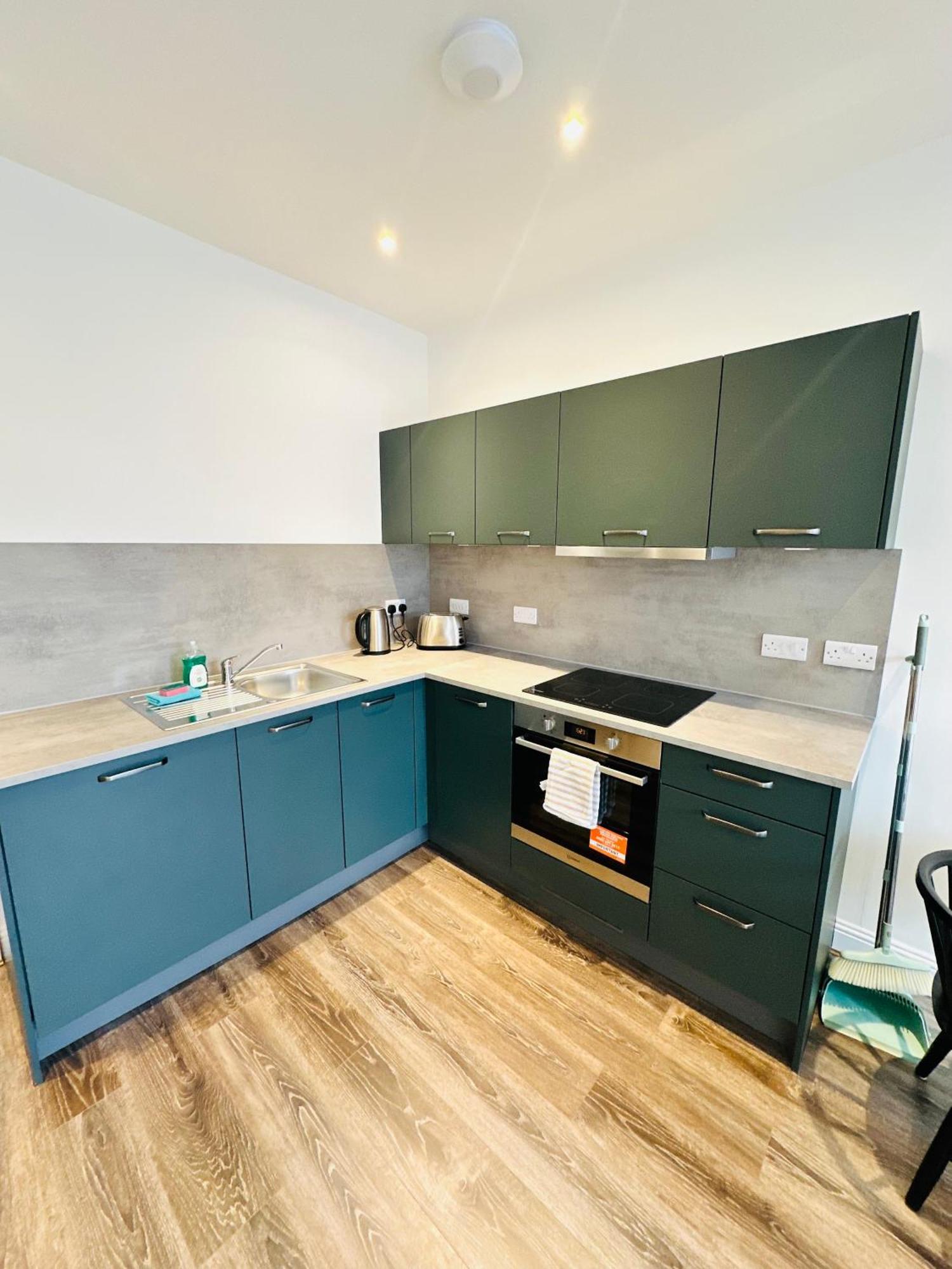 Barnet House Serviced Apartments 邓弗姆林 外观 照片