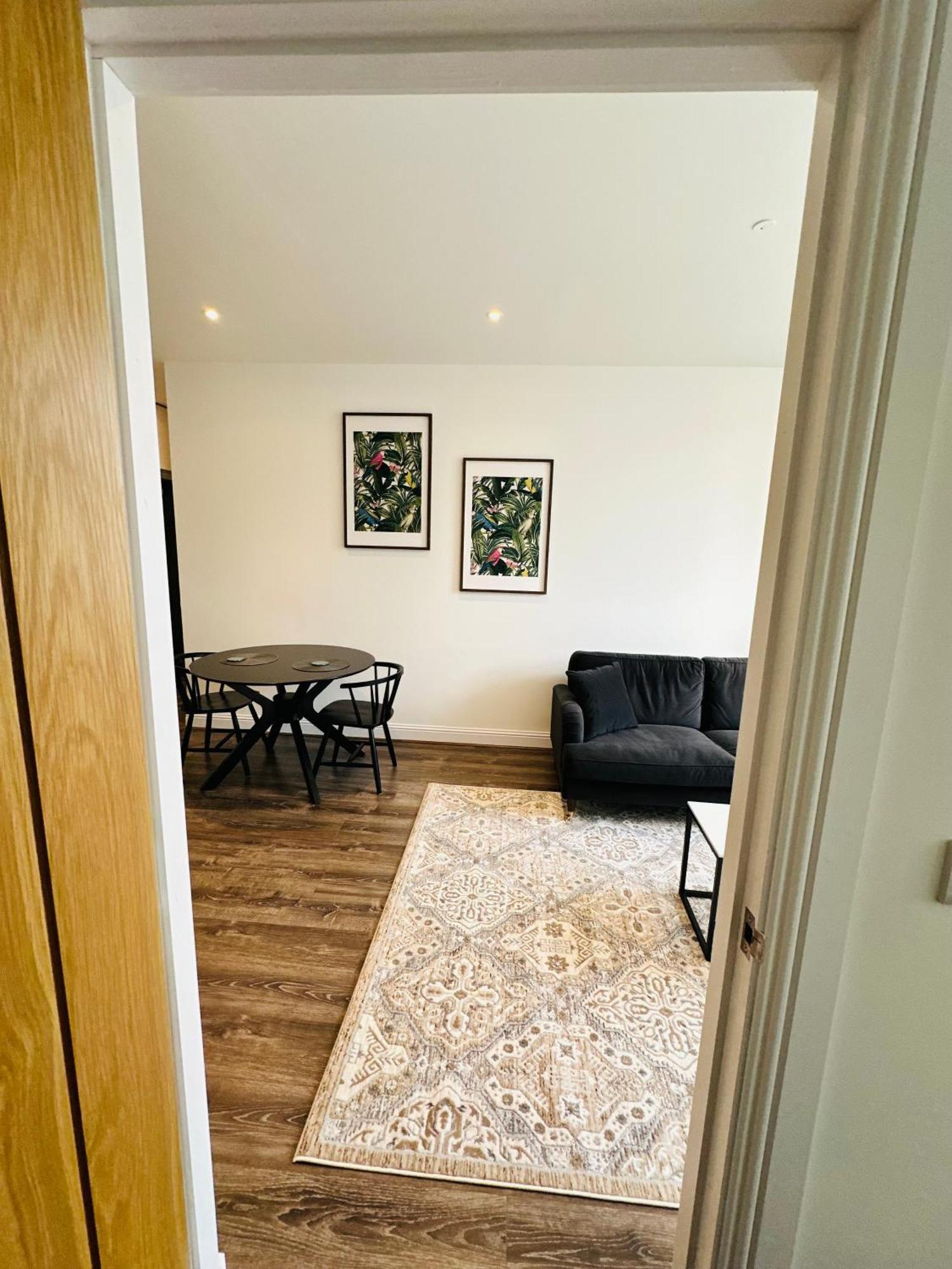 Barnet House Serviced Apartments 邓弗姆林 外观 照片
