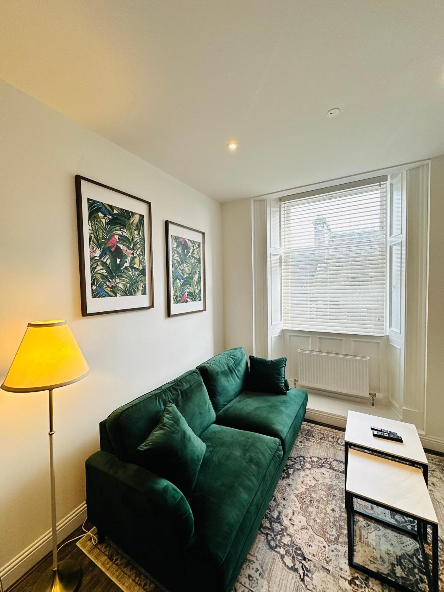 Barnet House Serviced Apartments 邓弗姆林 外观 照片