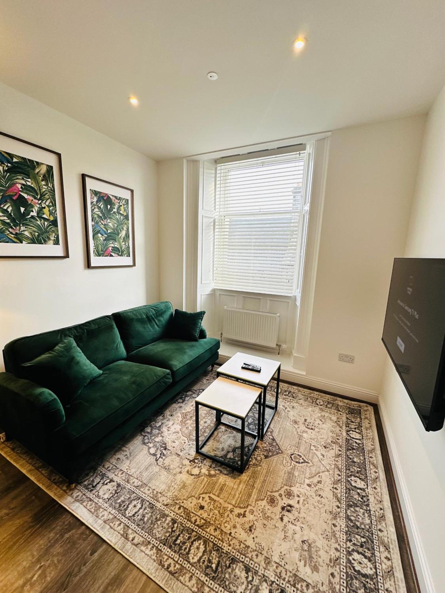 Barnet House Serviced Apartments 邓弗姆林 外观 照片