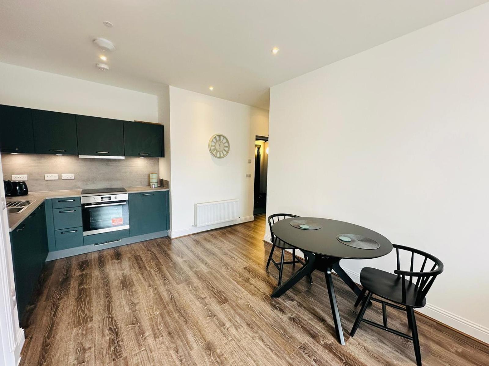 Barnet House Serviced Apartments 邓弗姆林 外观 照片