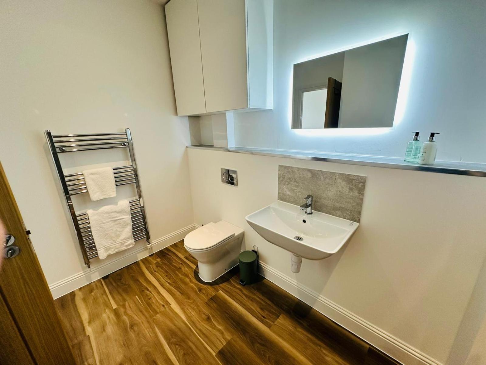 Barnet House Serviced Apartments 邓弗姆林 外观 照片